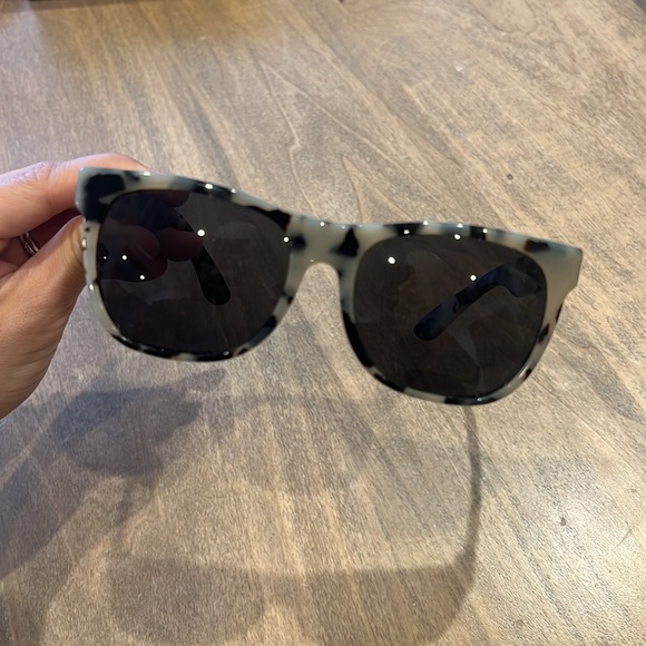 RETROSUPERFUTURE CLASSIC SUNGLASSES - DISCONTINUED COLORWAY WHITE TORTOISESHELL. - Picture 11 of 11